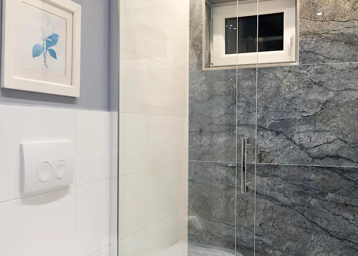 Functional 3city In With Parking By Renters